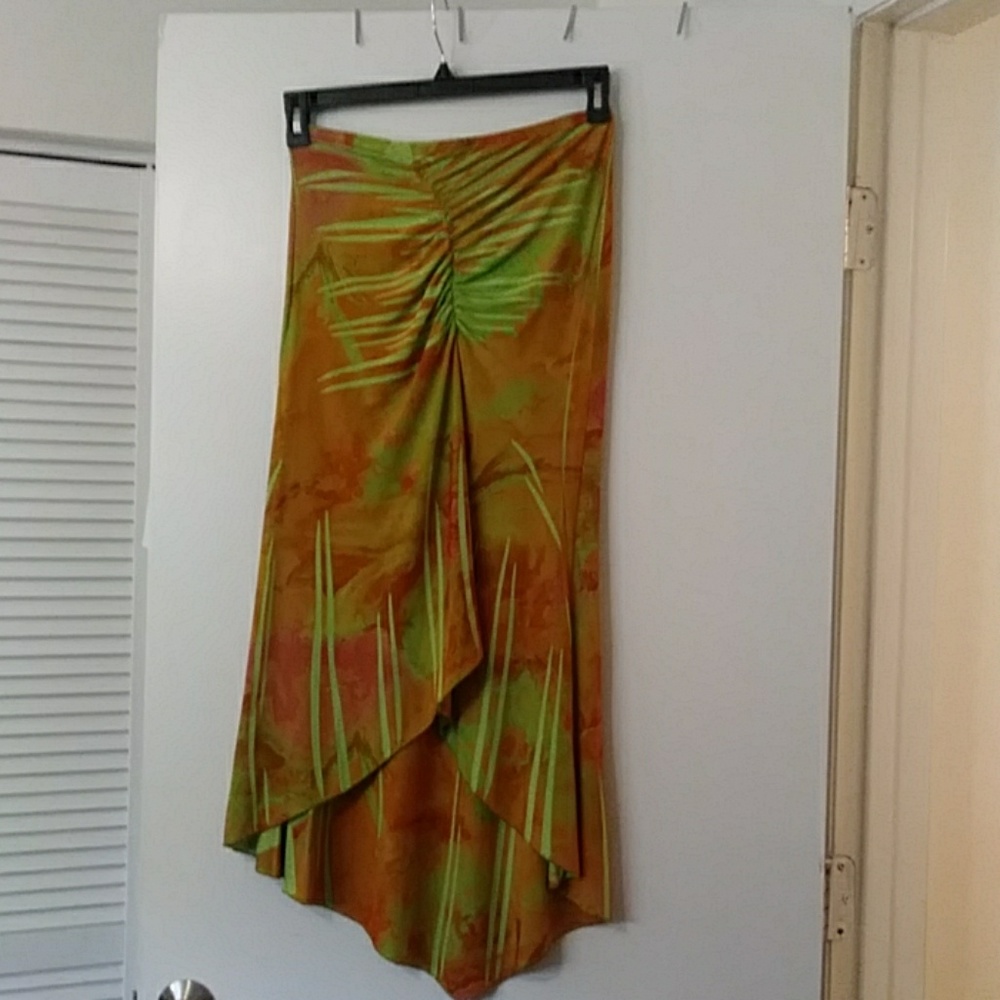 Tropical print angled skirt with slit in front